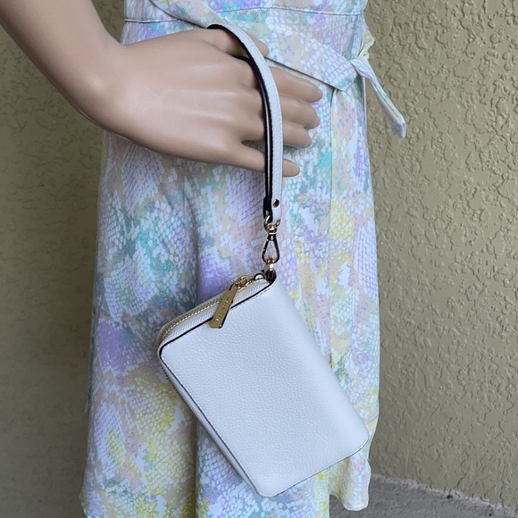 Michael Kors Jet Set Travel Lg Flat Multifunctional Phone Case-Wristlet-Wallet - Picture 3 of 16